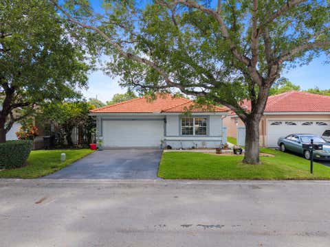 Tiny photo for 13452 NW 5th Court, Plantation, FL 33325 (MLS # B26045555)