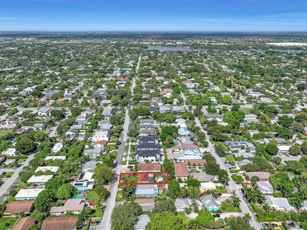 Photo of 245 NE 11th Street, Delray Beach, FL 33444 (MLS # R11119124)