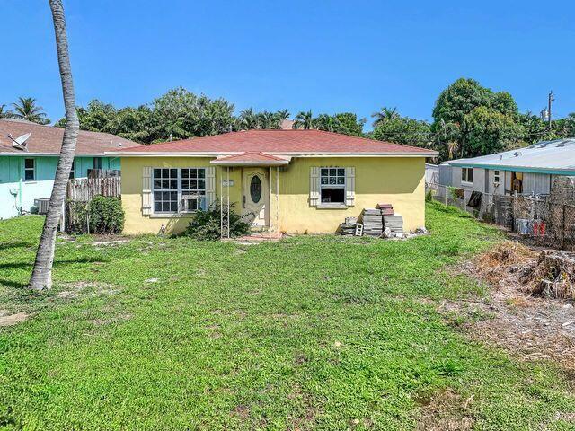 Prime buildable lot with uninhabitable existing homes just a few blocks from Atlantic Avenue and the beach. Builders, investors, and rehabbers don't miss this rare opportunity in one of Delray Beach's most desirable locations! This 50' x 120' (6,000 sq ft), offers endless potential for redevelopment. Nestled just a short bike ride from vibrant Atlantic Avenue and beautiful beaches, you'll enjoy easy access to top-rated restaurants, boutique shopping, entertainment, and more.