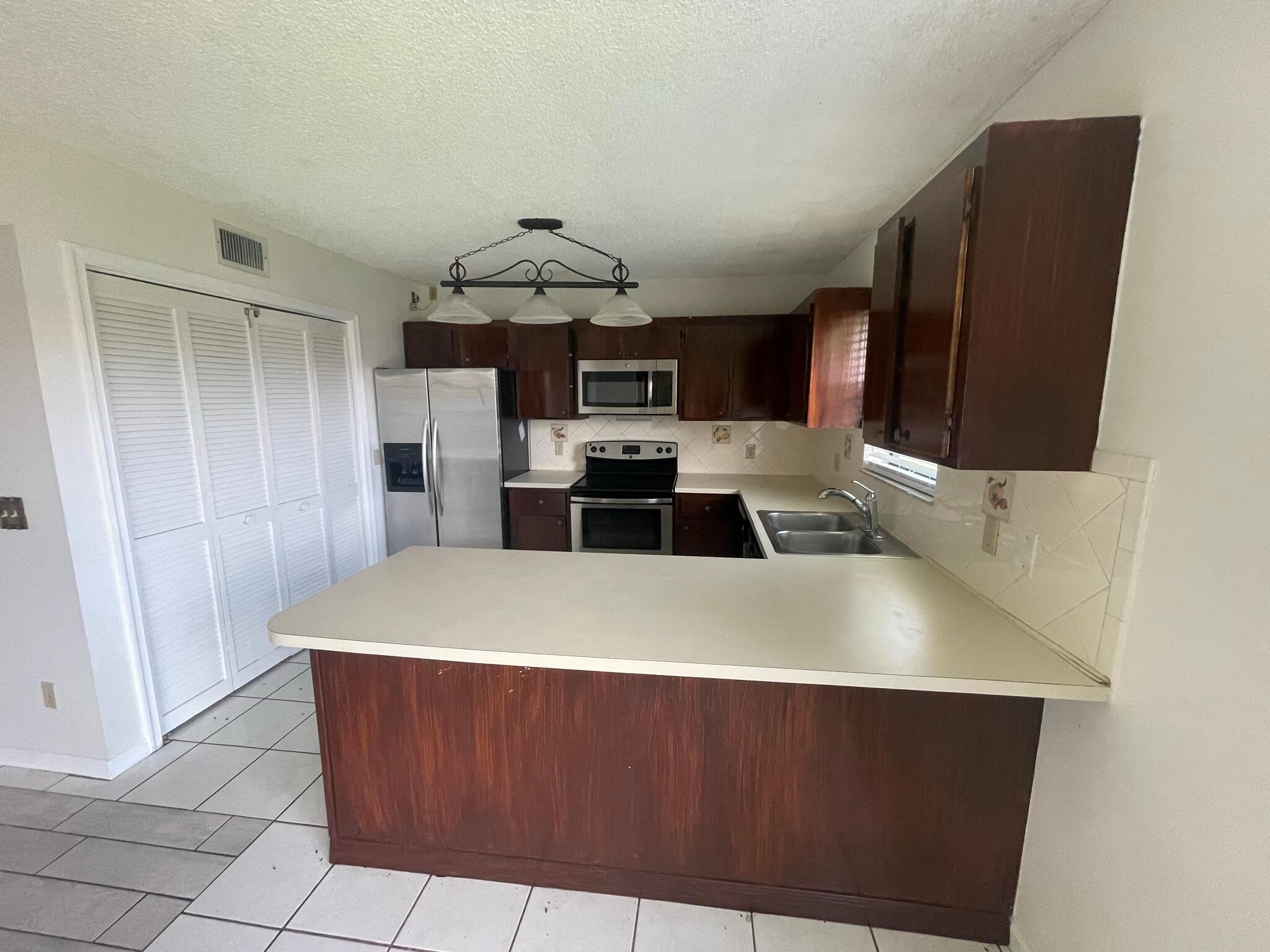 Spacious 3 Bedroom 2 Bath Condo with a balcony in West Palm Beach. Call now to view today.
