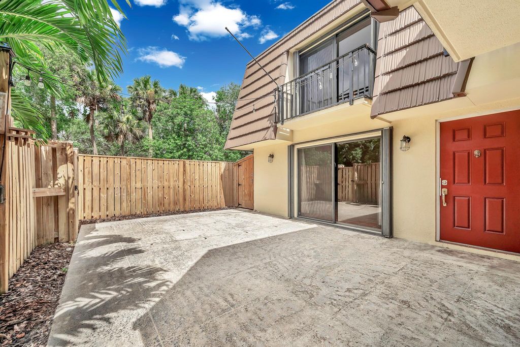 Photo of 1410 14th Court, Palm Beach Gardens, FL 33410 (MLS # R11108932)