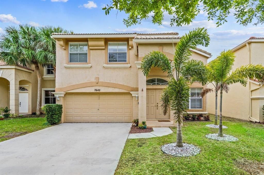 Photo of 7642 Oak Grove Circle Cir, Lake Worth Beach, FL 33467 (MLS # R10784337)