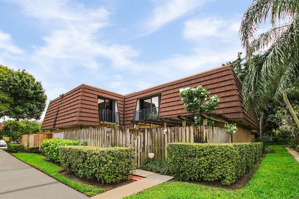 Photo of 2316 23rd Lane, Palm Beach Gardens, FL 33418 (MLS # R11074738)