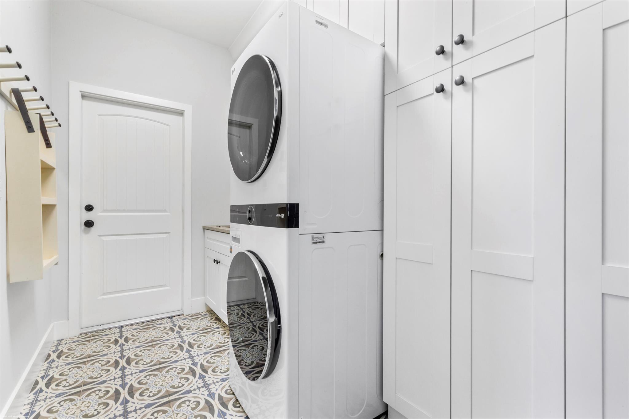 LAKEFIELD OF THE LANDINGS - Residential Lease