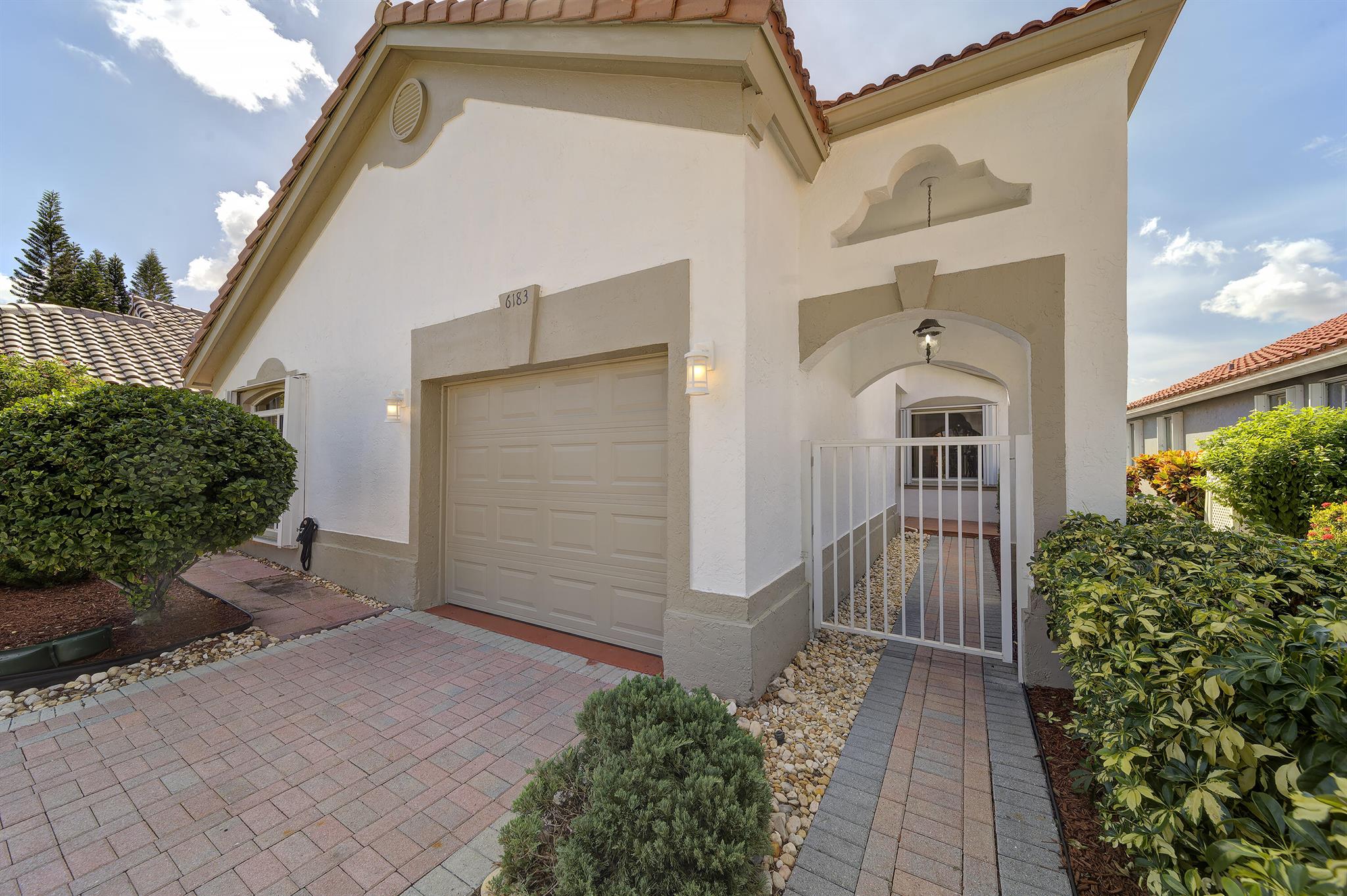 SAWGRASS LAKES HOMES - Residential