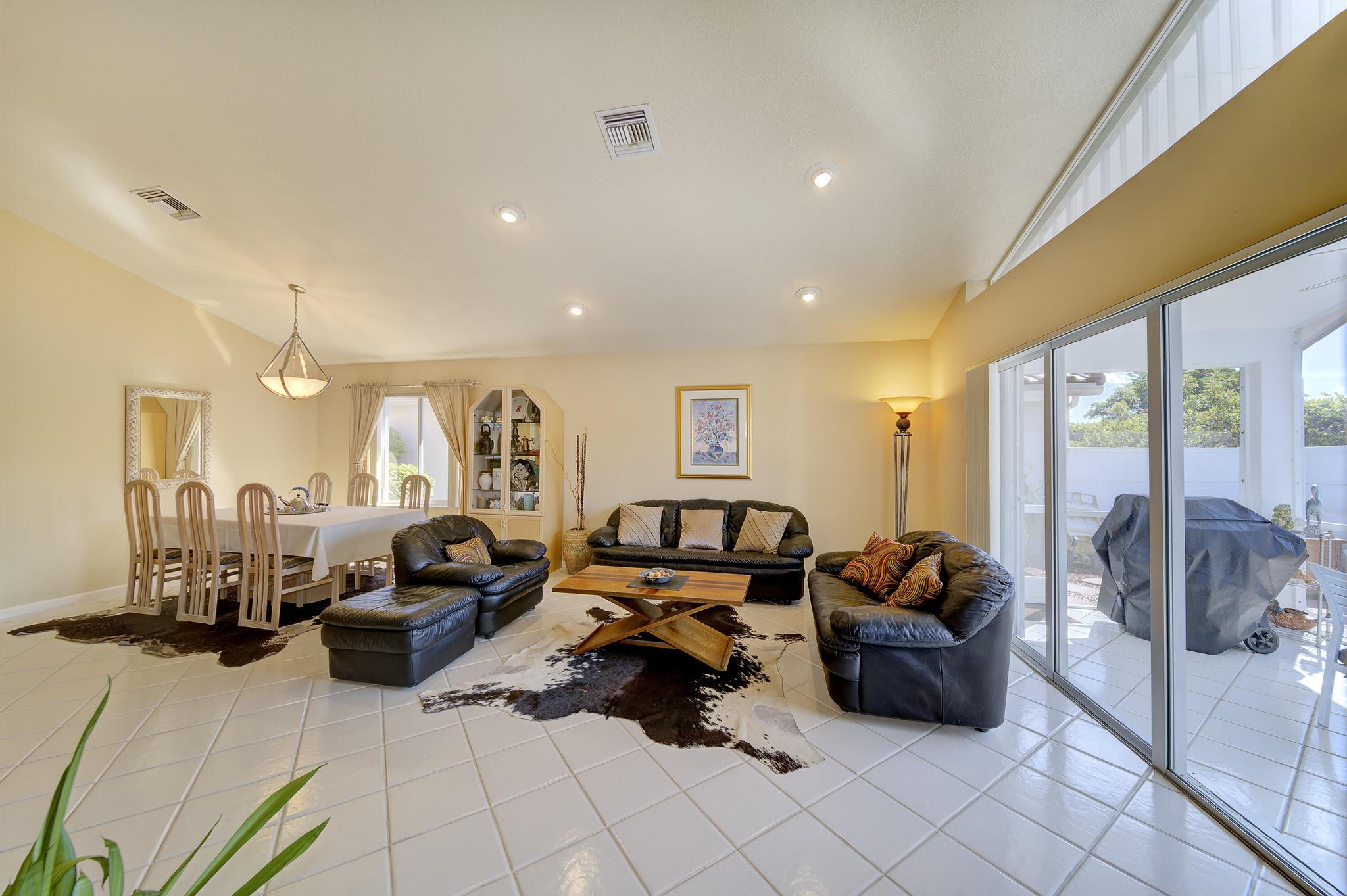 SAWGRASS LAKES HOMES - Residential