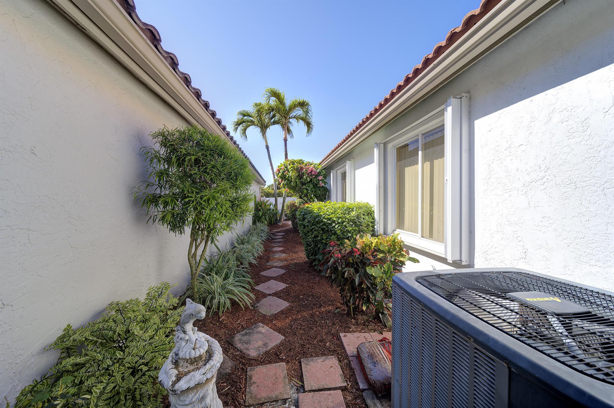 SAWGRASS LAKES HOMES - Residential