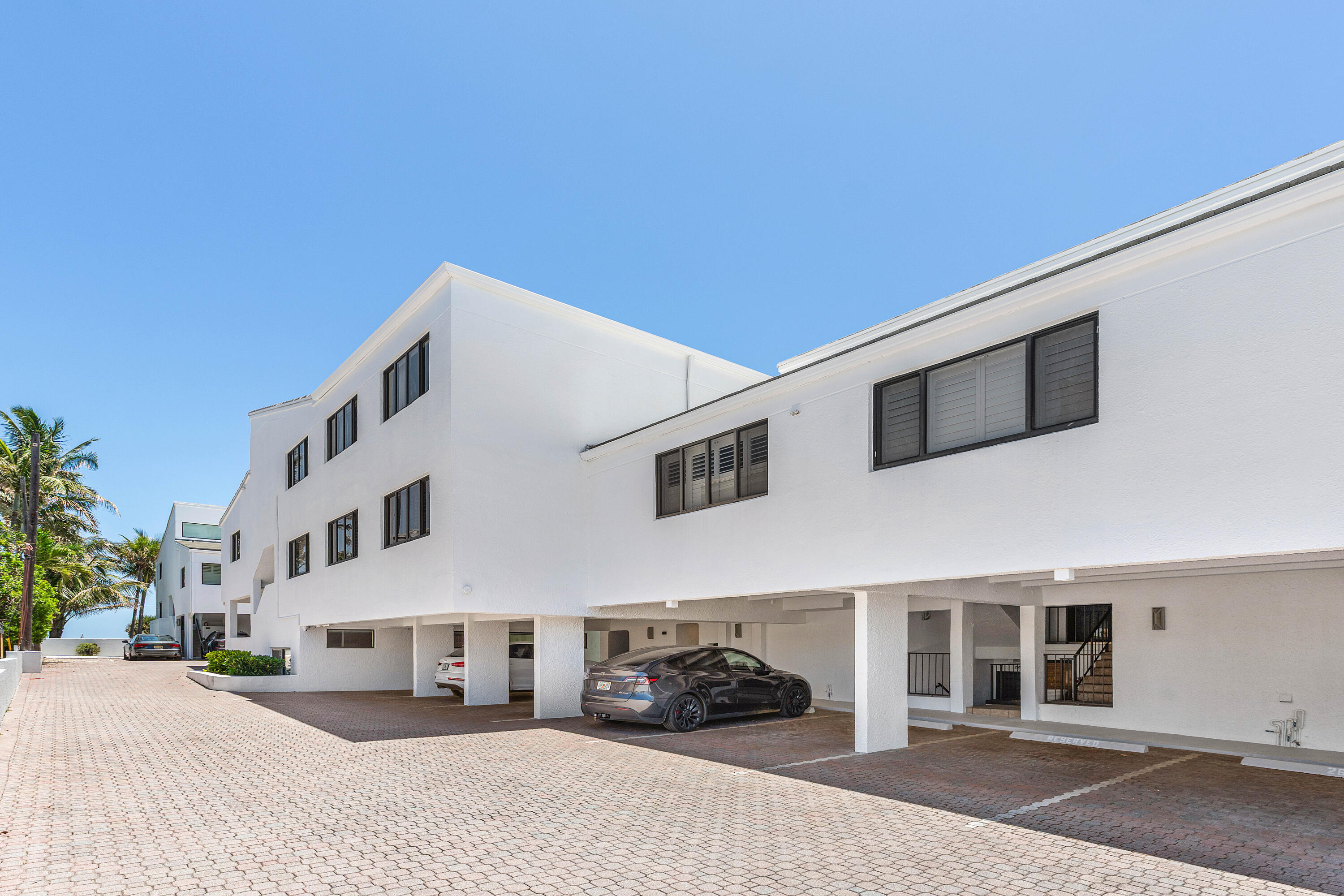 WINDEMERE HOUSE CONDO - Residential