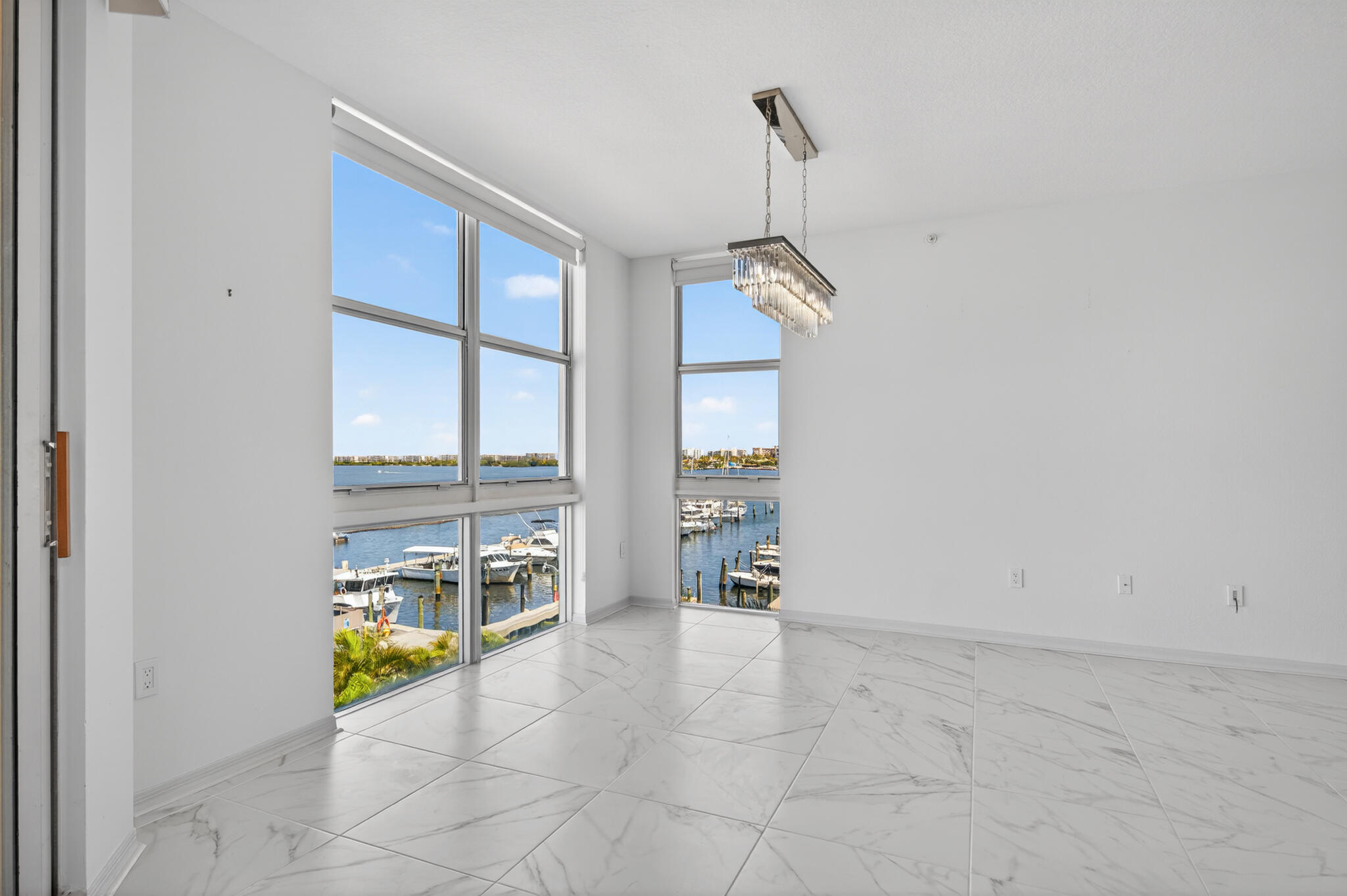 806 E Windward Way 403