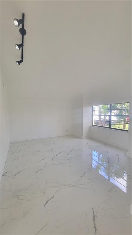 Cobblers Village 86-11 B - Residential