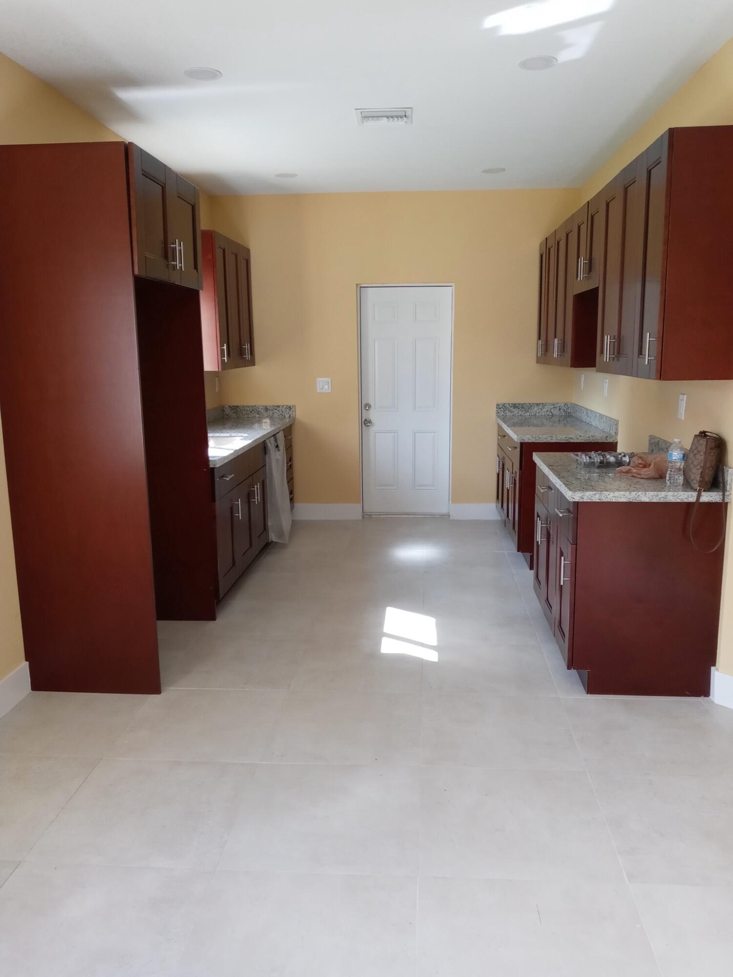 4444 NW 23rd Avenue Unit B, Miami, FL, 33142/$3,200 1 4444 NW 23rd Avenue Unit B