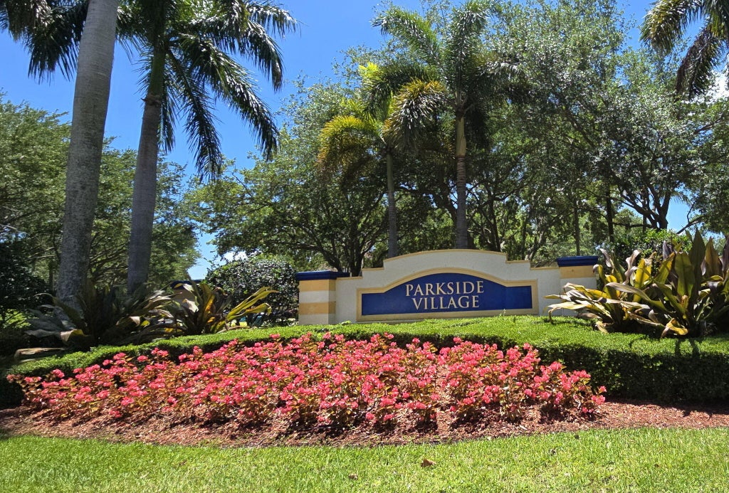 Photo of 2806 S Evergreen Circle, Boynton Beach, FL 33426 (MLS # B26024488)