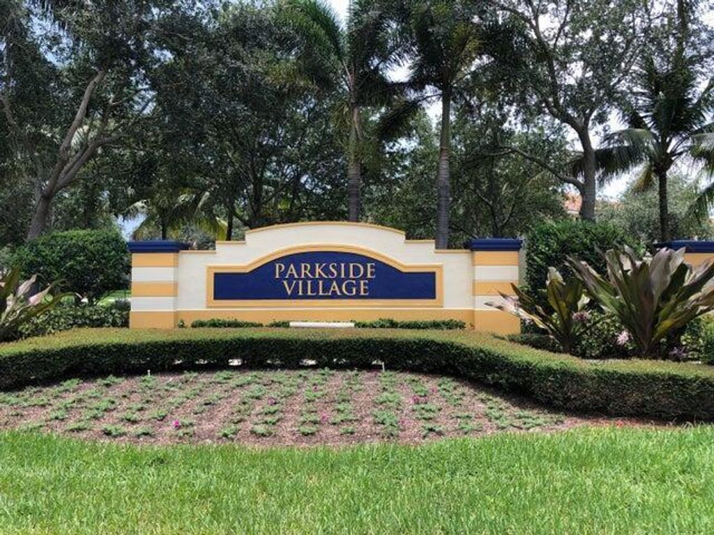 Photo of 2806 S Evergreen Circle, Boynton Beach, FL 33426 (MLS # B26024488)