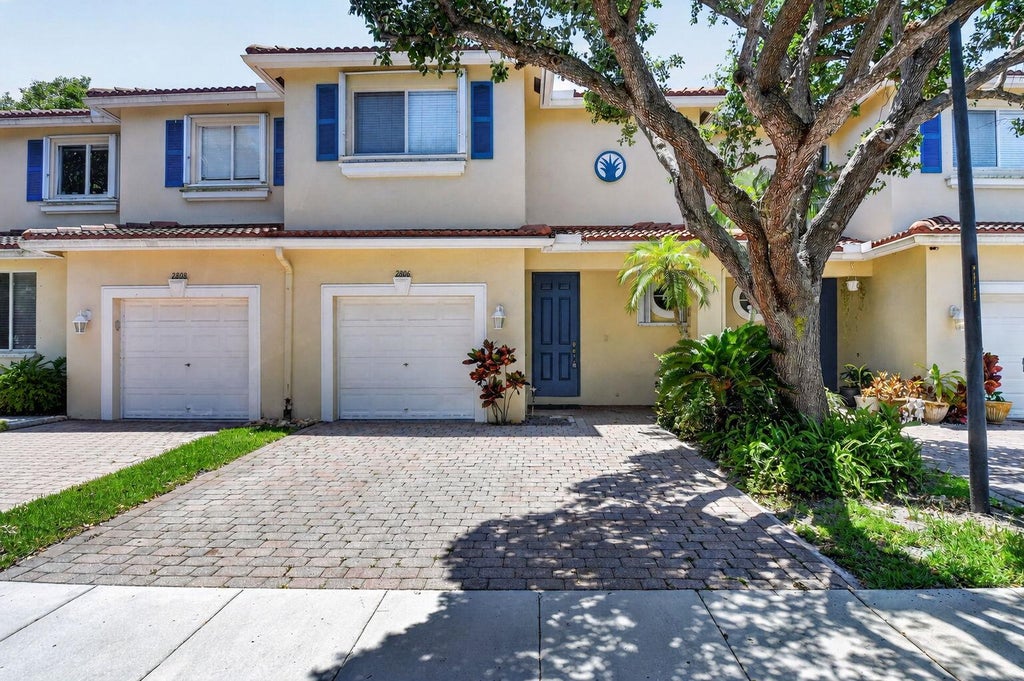 Photo of 2806 S Evergreen Circle, Boynton Beach, FL 33426 (MLS # B26024488)