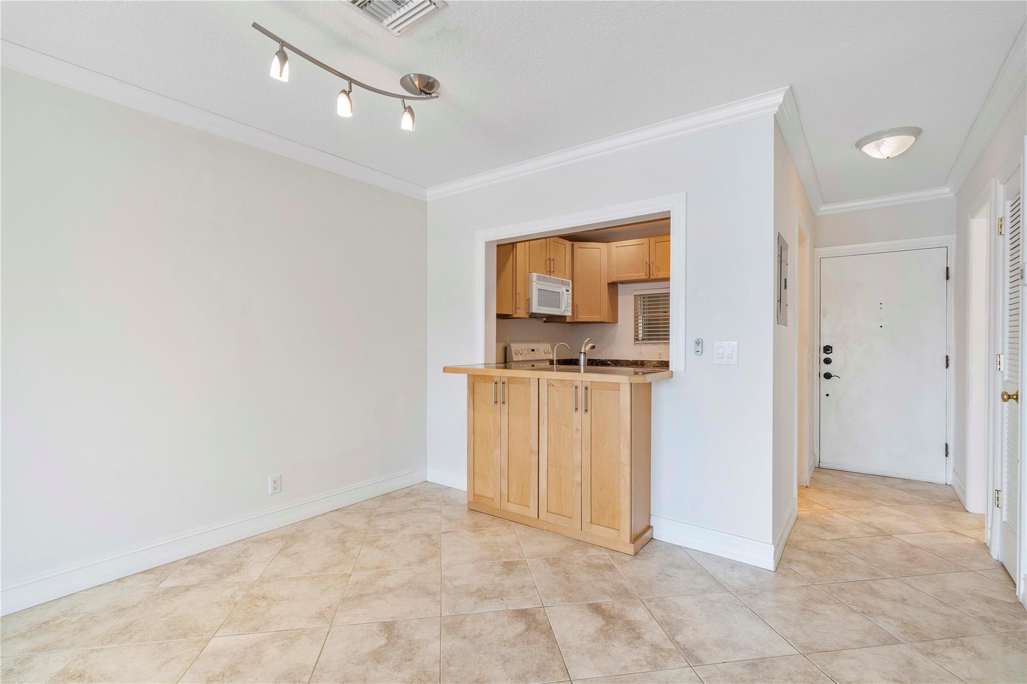 2201 SE 9th St 206