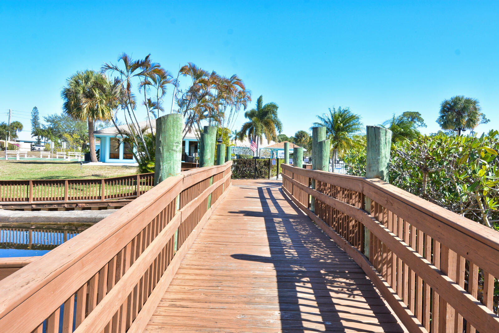 BEACON 21 CONDO SAILFISH - Residential