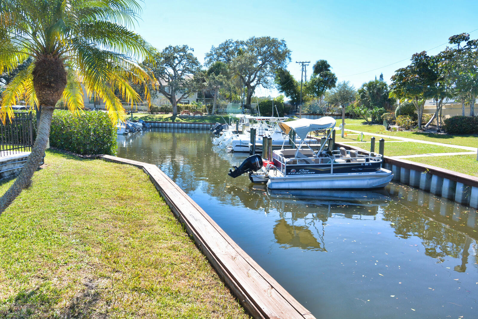 BEACON 21 CONDO SAILFISH - Residential