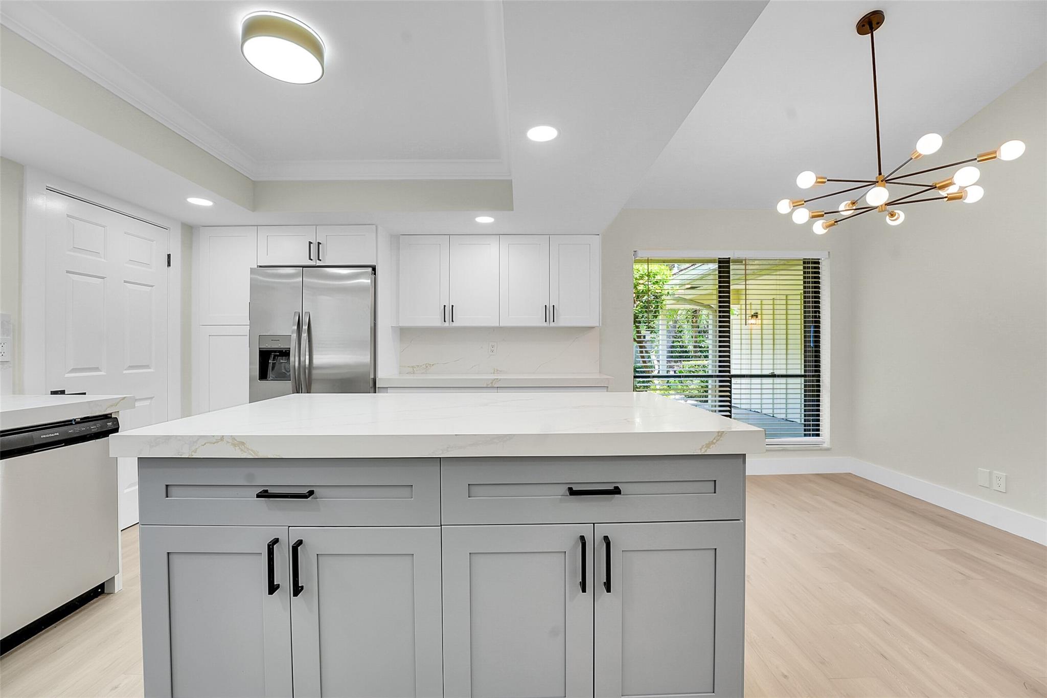 11457 Shady Oaks Ln ., North Palm Beach, FL, 33408/$799,900 4 11457 Shady Oaks Ln .
