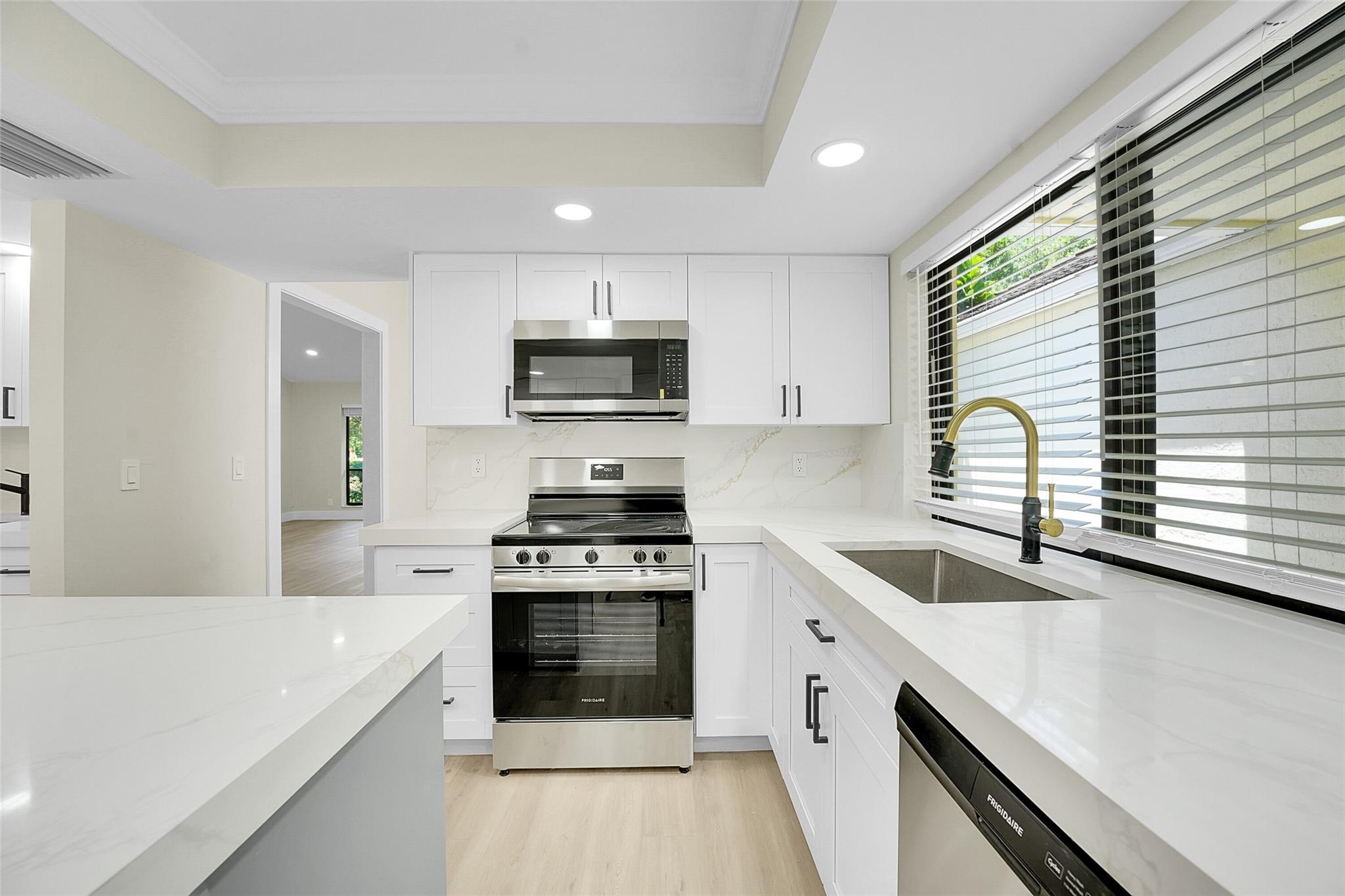 11457 Shady Oaks Ln ., North Palm Beach, FL, 33408/$799,900 2 11457 Shady Oaks Ln .