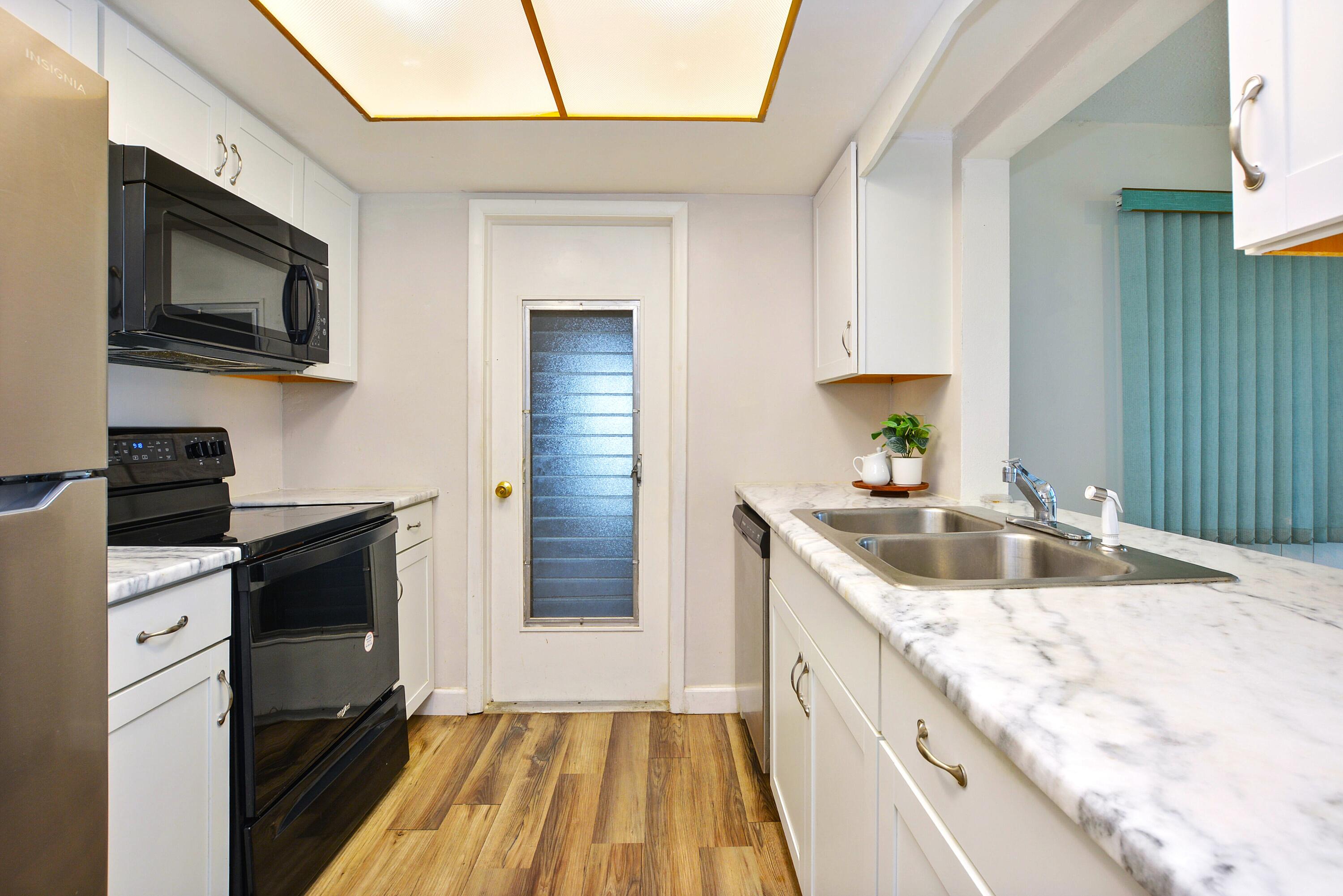 PALM BEACH LEISUREVILLE REPLAT - Residential