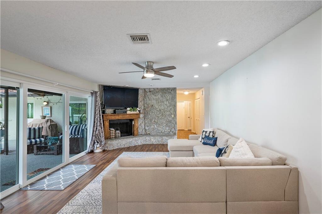 SHADOW WOOD - Residential