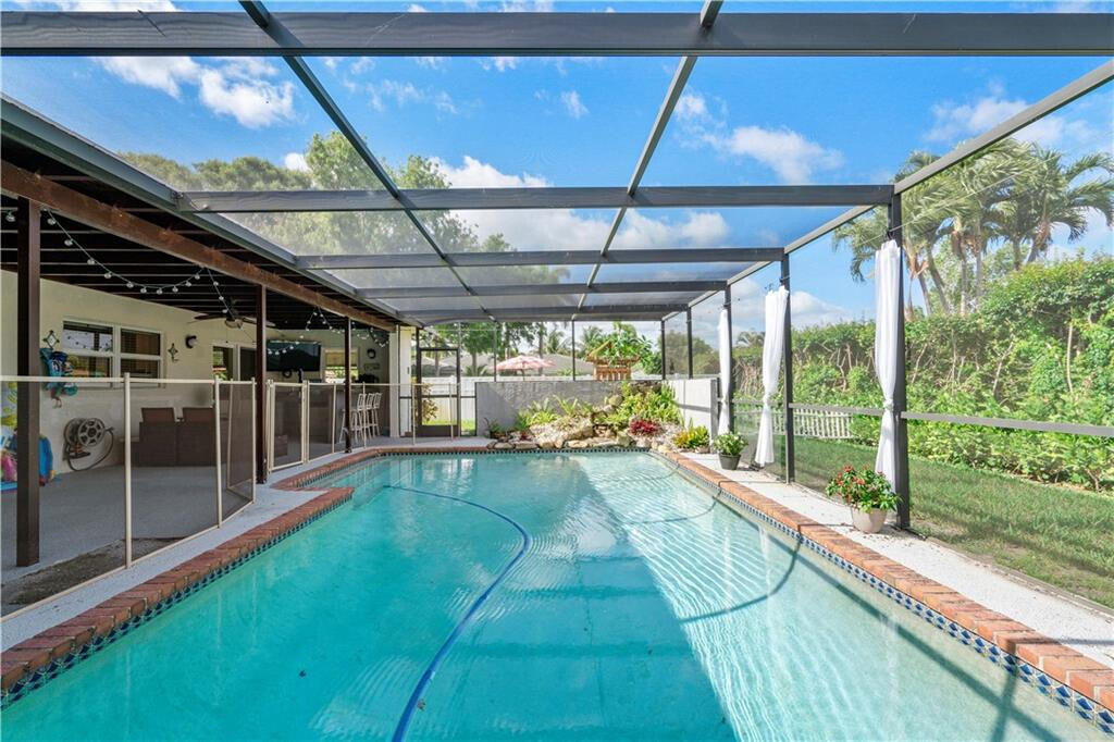 SHADOW WOOD - Residential