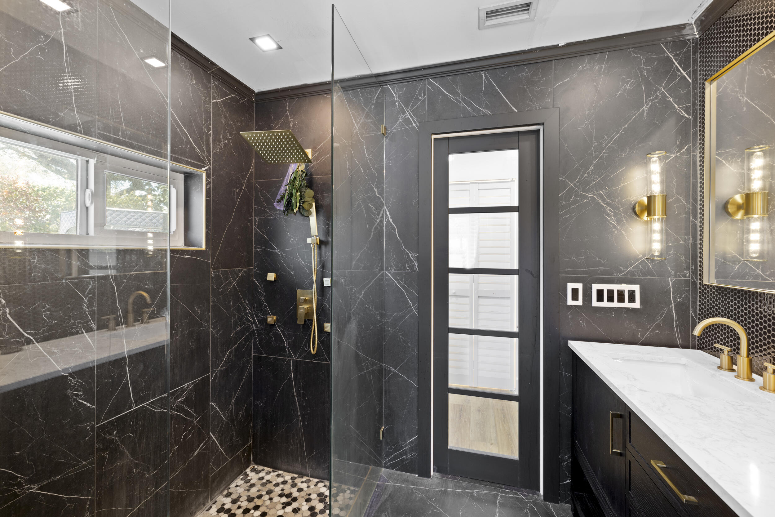 SHADOW WOOD - Residential