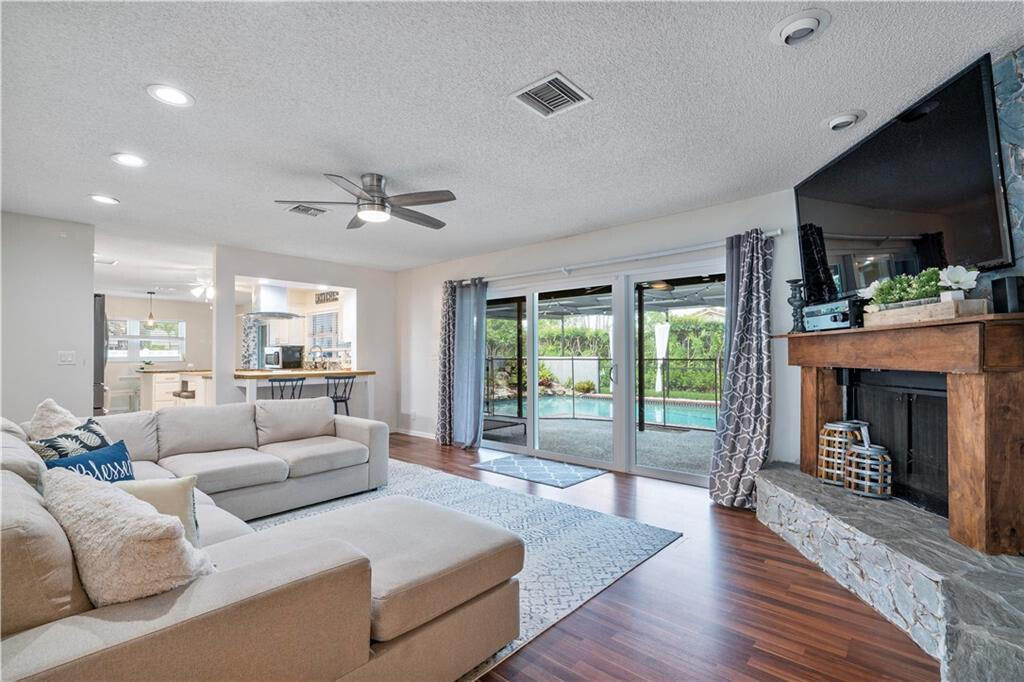 SHADOW WOOD - Residential