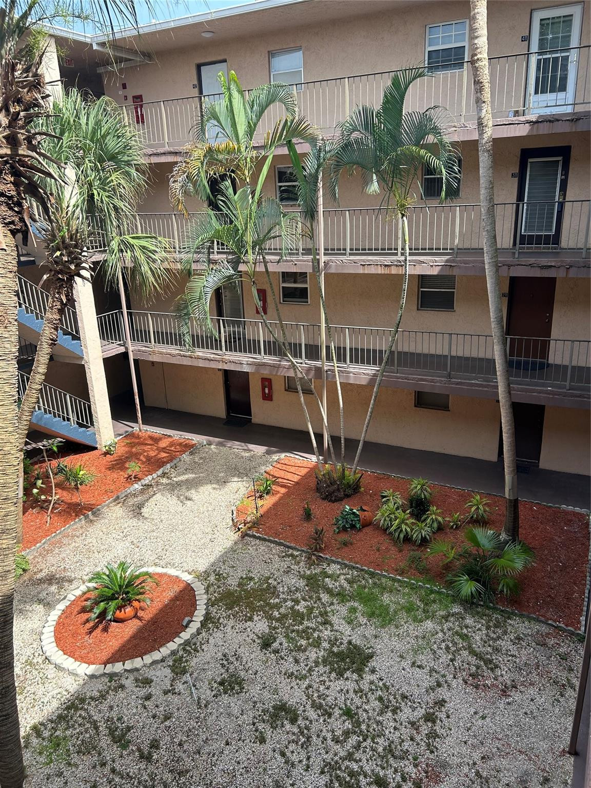 SOMERSET AT LAUDERDALE LAKES - Residential