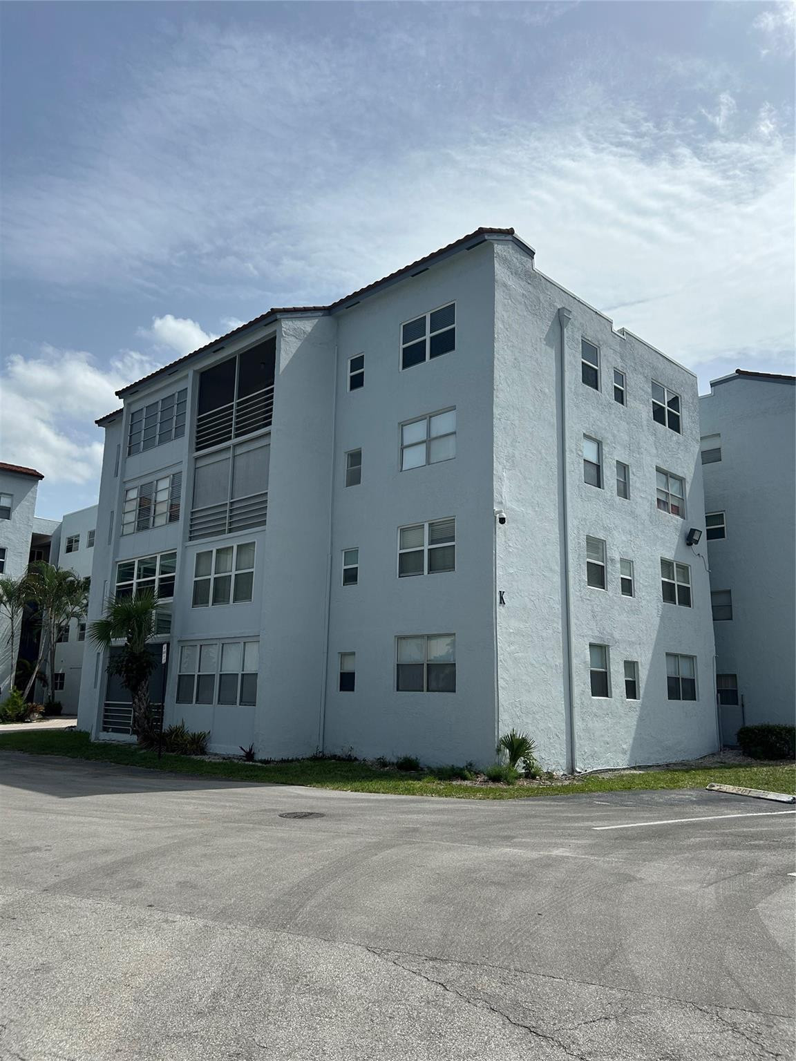 SOMERSET AT LAUDERDALE LAKES - Residential