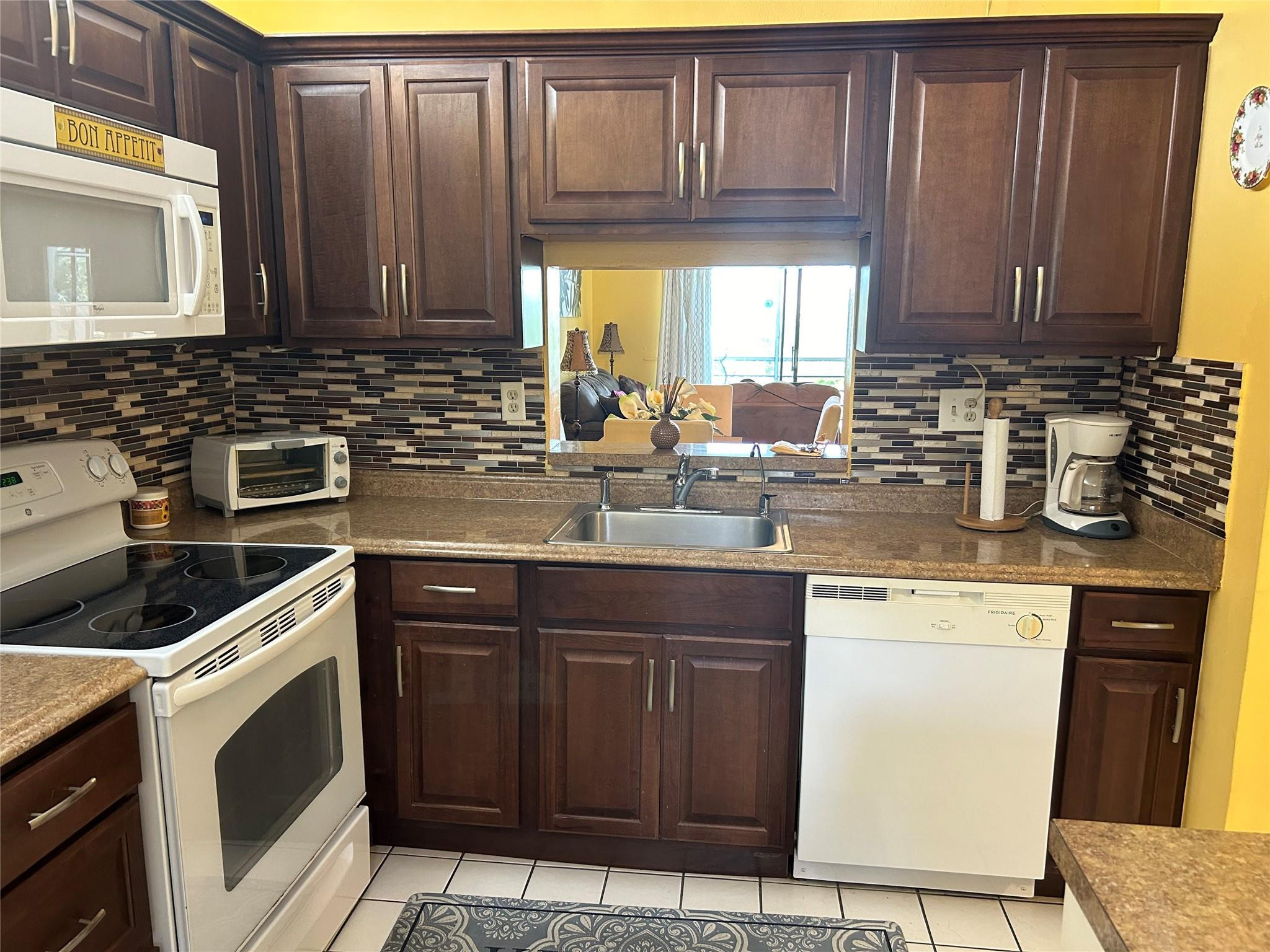 SOMERSET AT LAUDERDALE LAKES - Residential