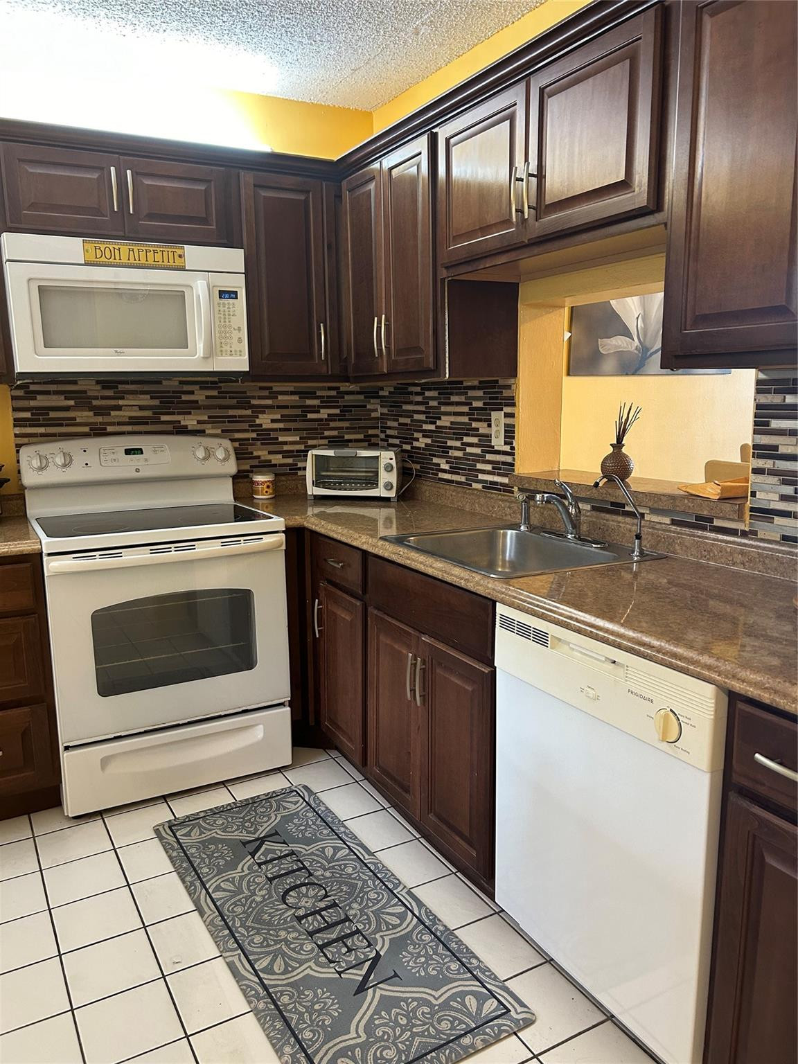 SOMERSET AT LAUDERDALE LAKES - Residential