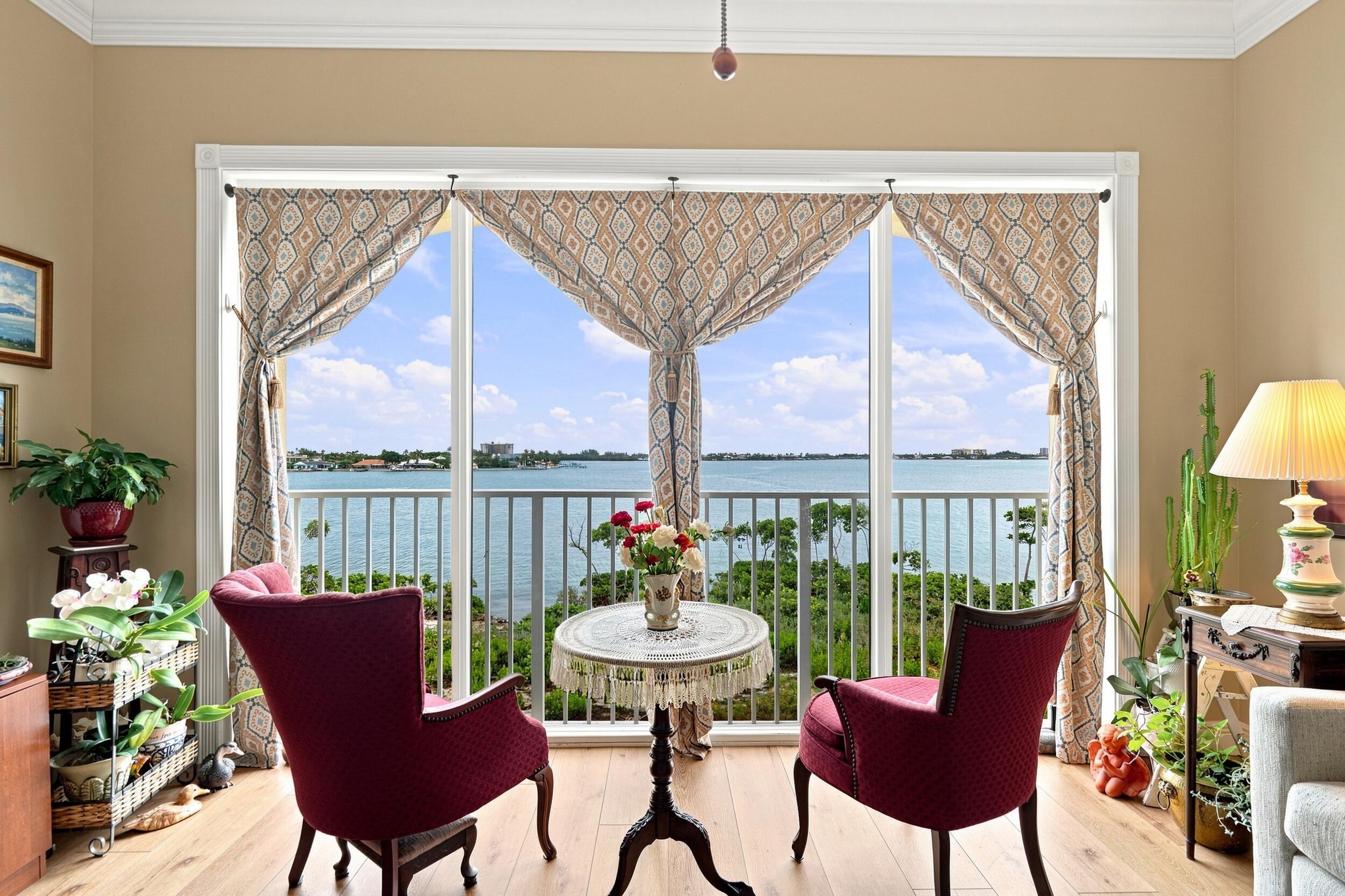21 HARBOUR ISLE Drive W 302