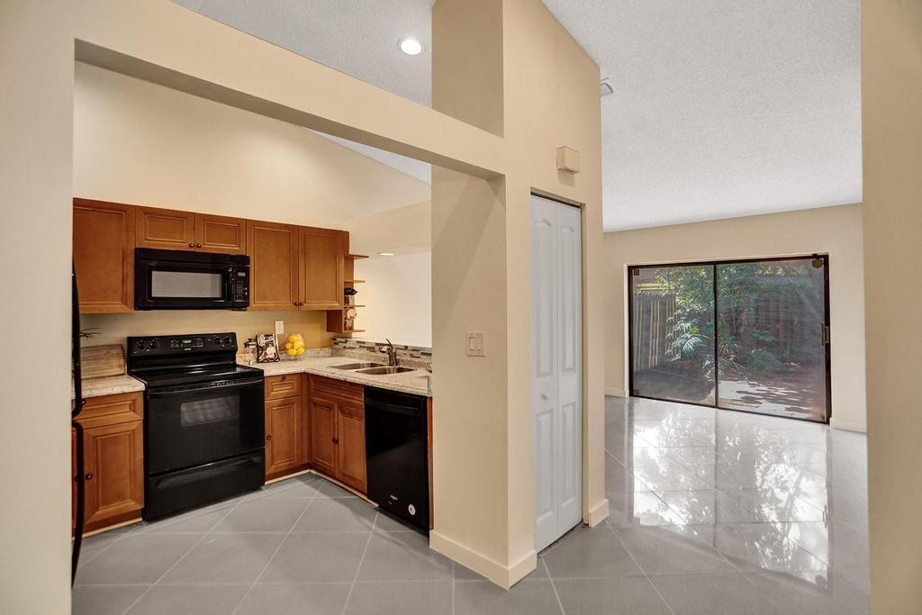 THE MOORS TOWNHOUSES - Residential