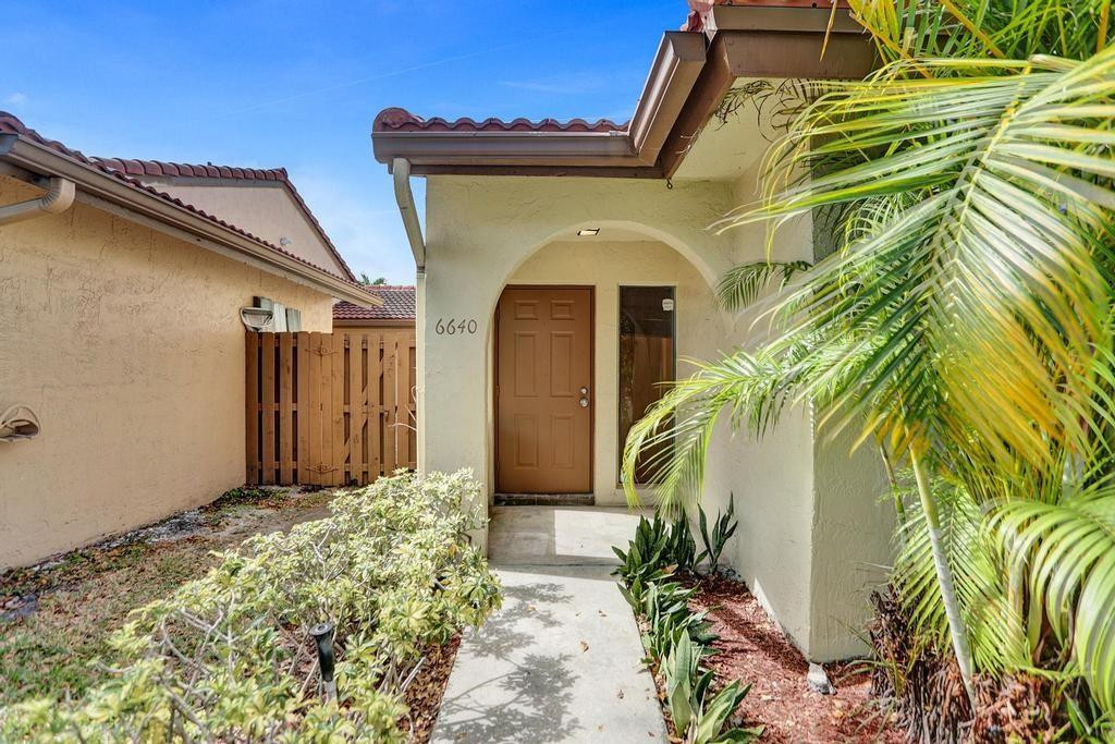 THE MOORS TOWNHOUSES - Residential