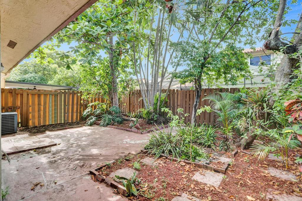 THE MOORS TOWNHOUSES - Residential