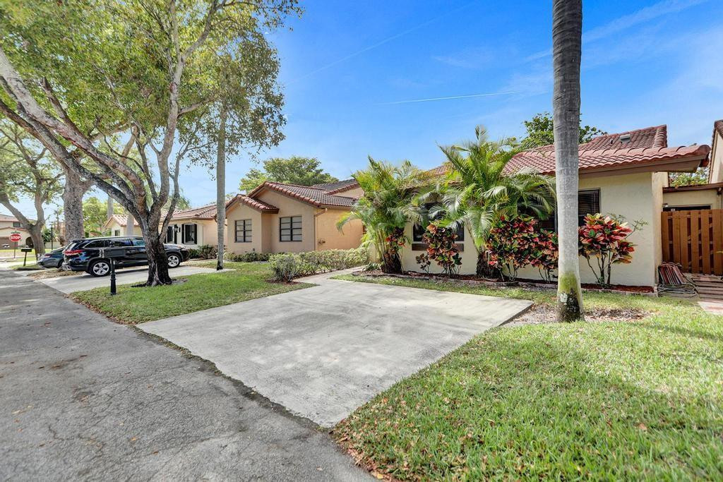 THE MOORS TOWNHOUSES - Residential