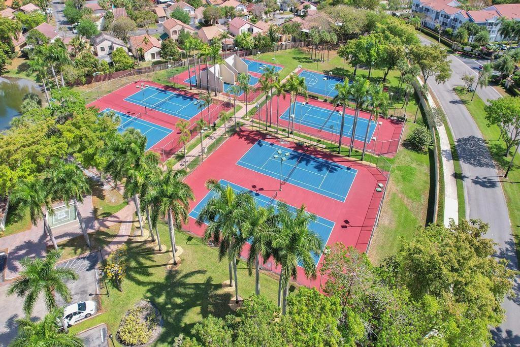 THE MOORS TOWNHOUSES - Residential