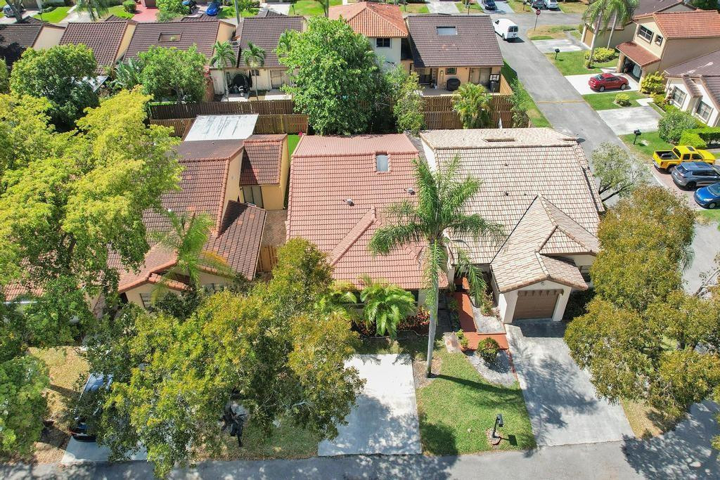 THE MOORS TOWNHOUSES - Residential