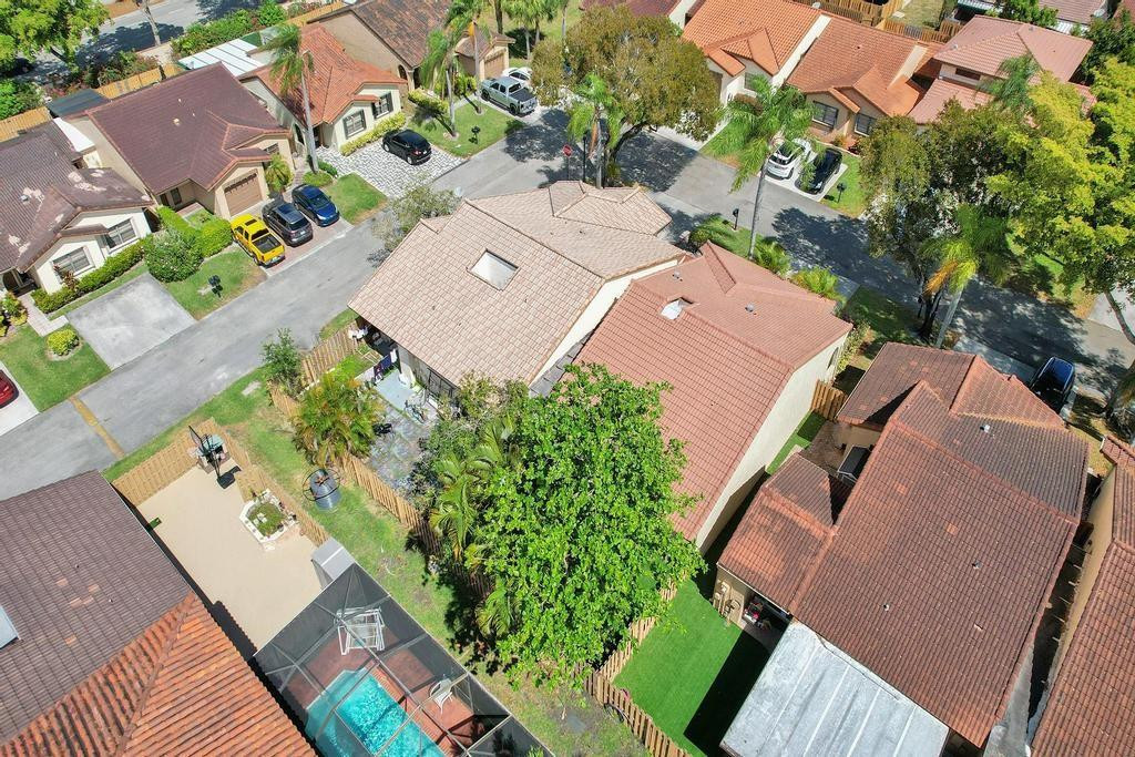 THE MOORS TOWNHOUSES - Residential