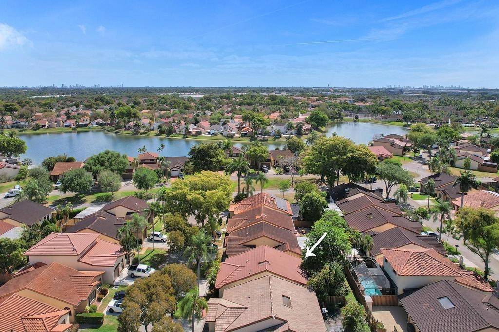 THE MOORS TOWNHOUSES - Residential