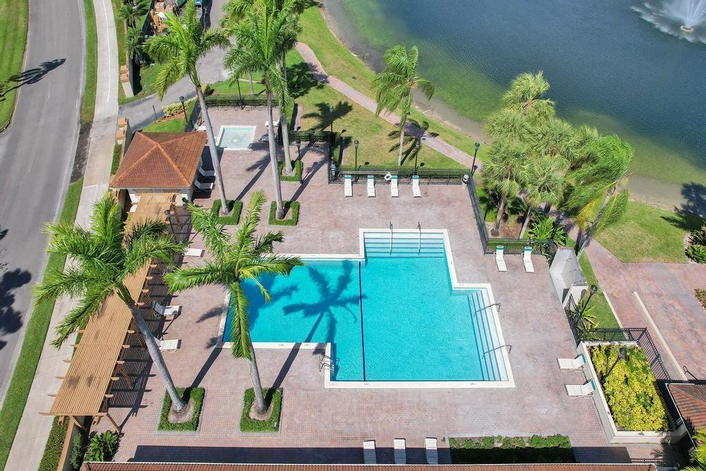 THE MOORS TOWNHOUSES - Residential