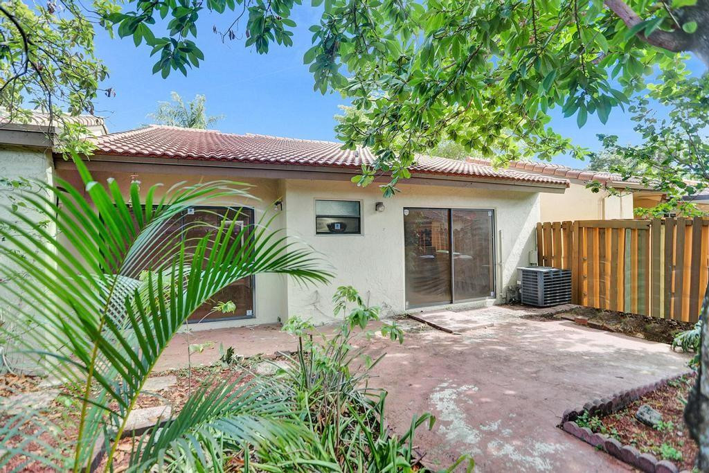 THE MOORS TOWNHOUSES - Residential