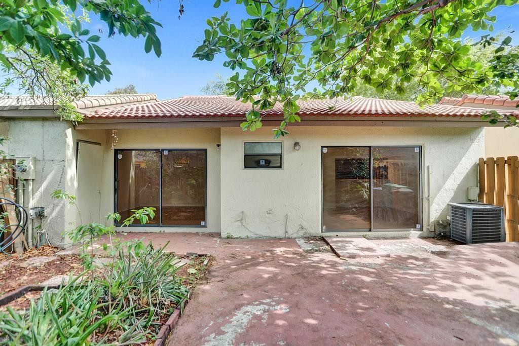 THE MOORS TOWNHOUSES - Residential