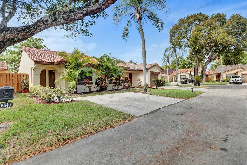 THE MOORS TOWNHOUSES - Residential