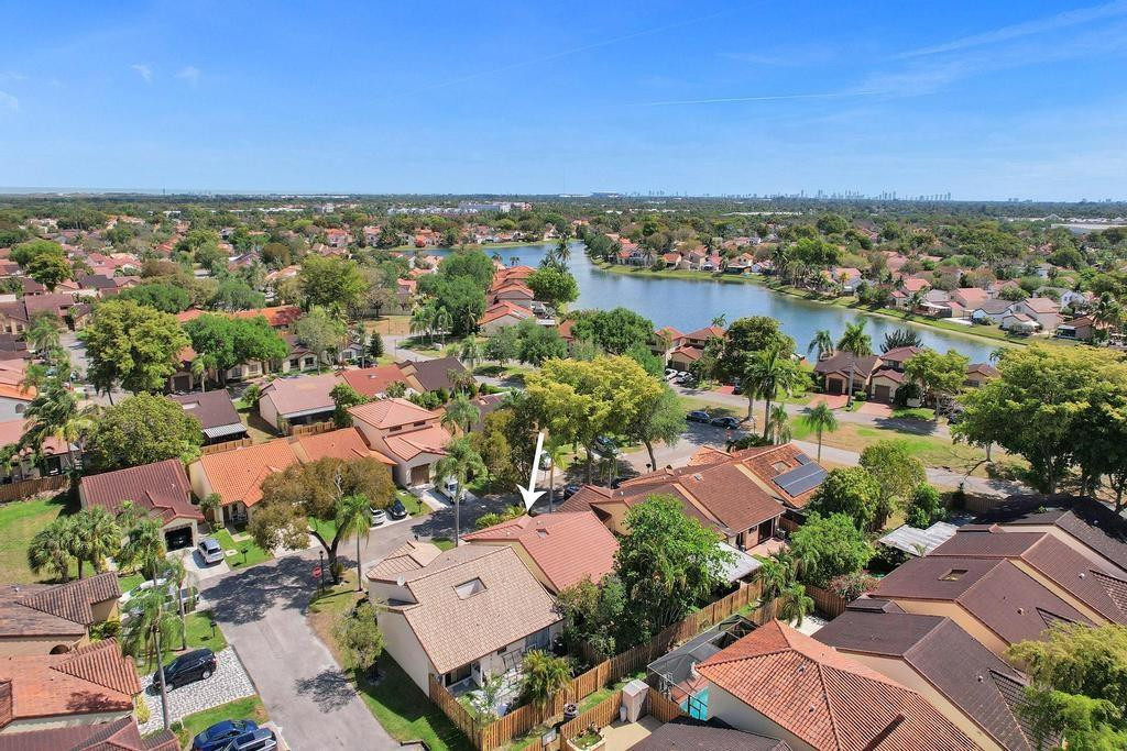 THE MOORS TOWNHOUSES - Residential