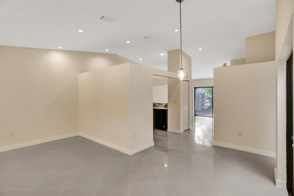 THE MOORS TOWNHOUSES - Residential