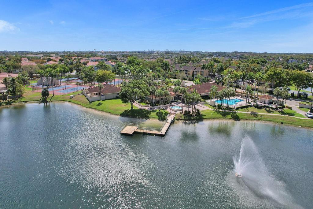 THE MOORS TOWNHOUSES - Residential