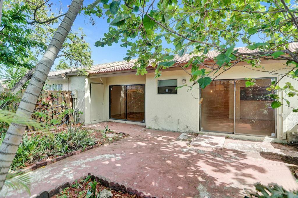 THE MOORS TOWNHOUSES - Residential