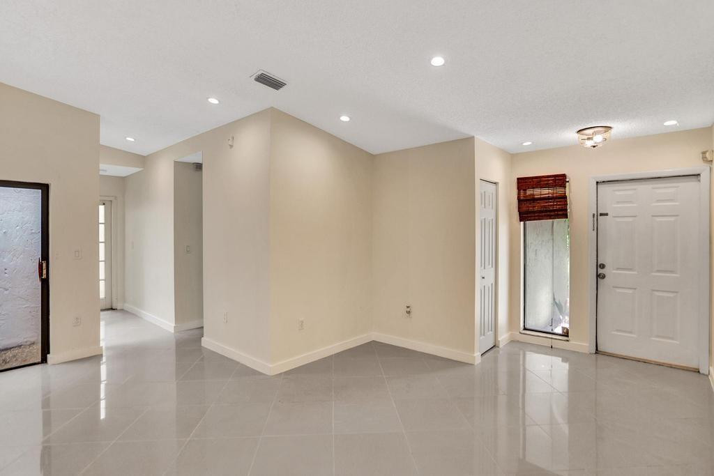 THE MOORS TOWNHOUSES - Residential